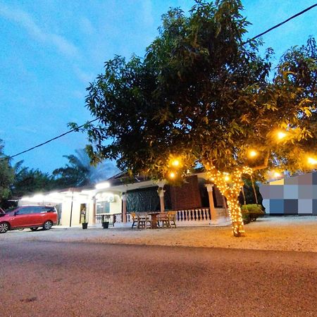 Basrie Villa "Mslim Only" - Mini Cinema , Private Pool , Wi-Fi , Netflix Muar Eksteriør bilde