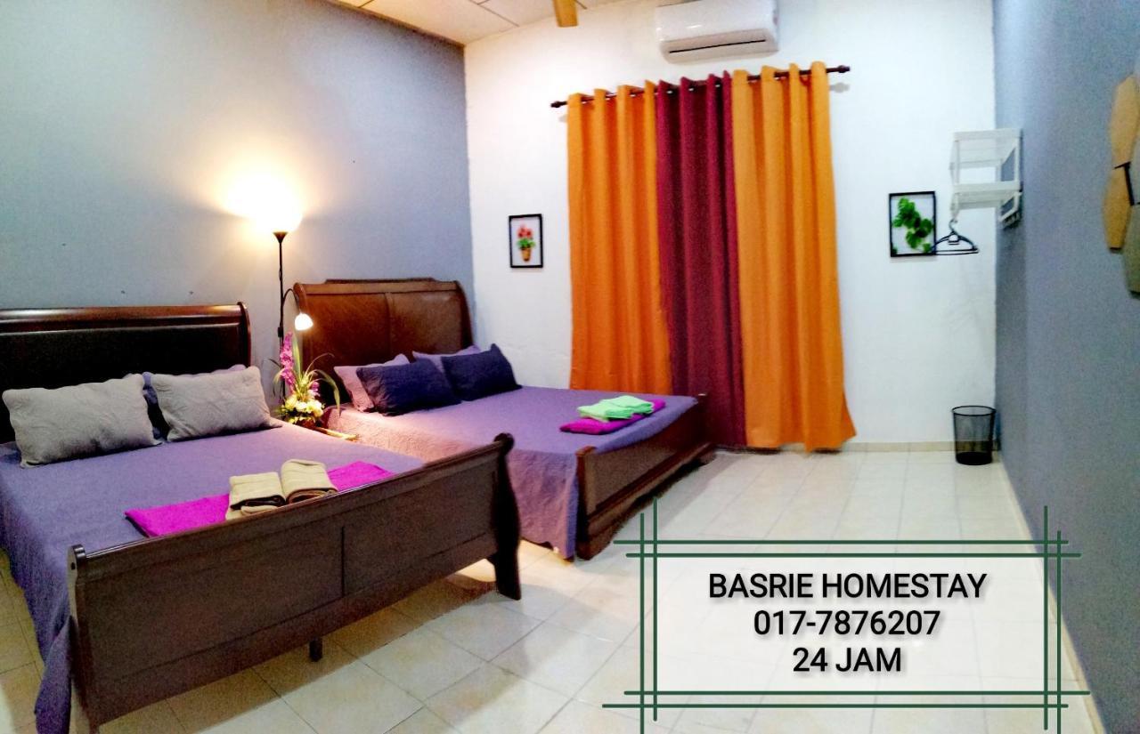 Basrie Villa "Mslim Only" - Mini Cinema , Private Pool , Wi-Fi , Netflix Muar Eksteriør bilde