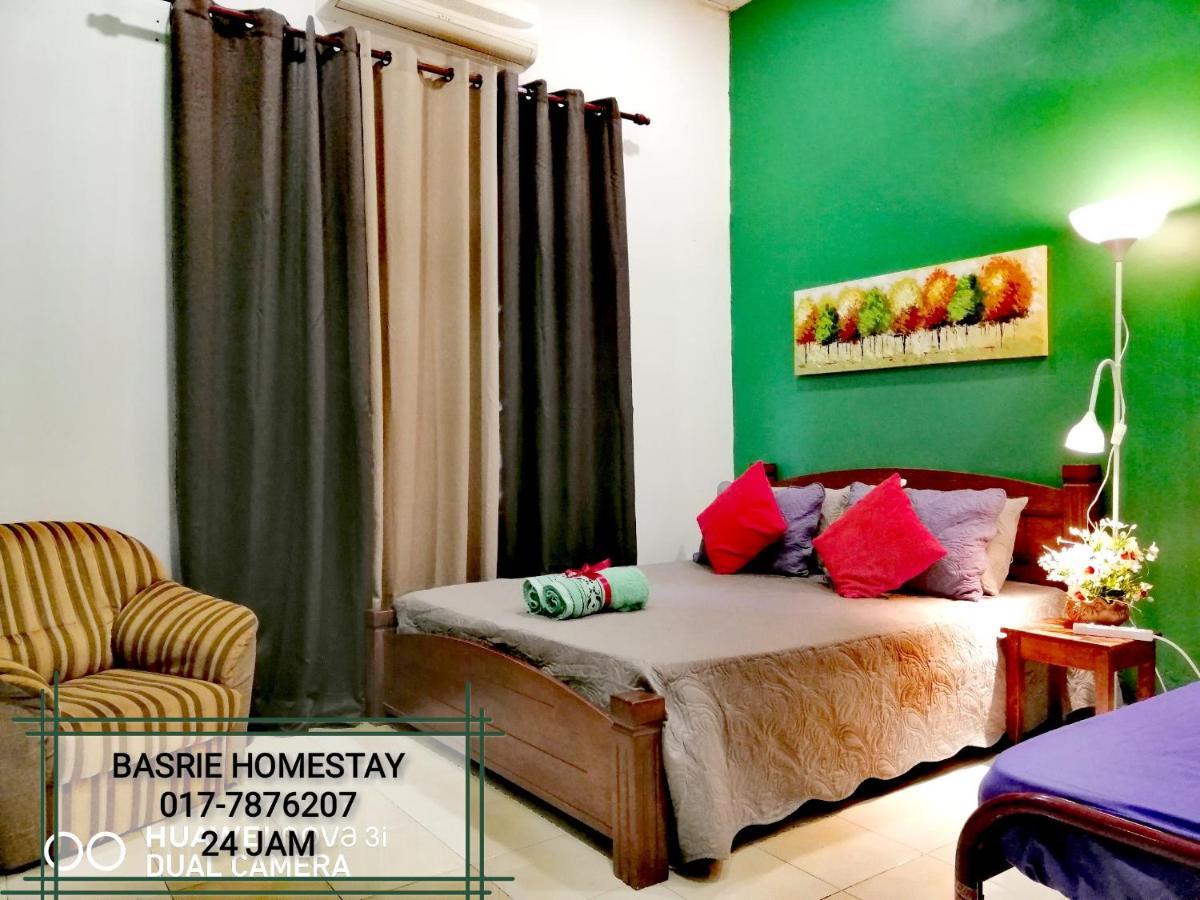 Basrie Villa "Mslim Only" - Mini Cinema , Private Pool , Wi-Fi , Netflix Muar Eksteriør bilde