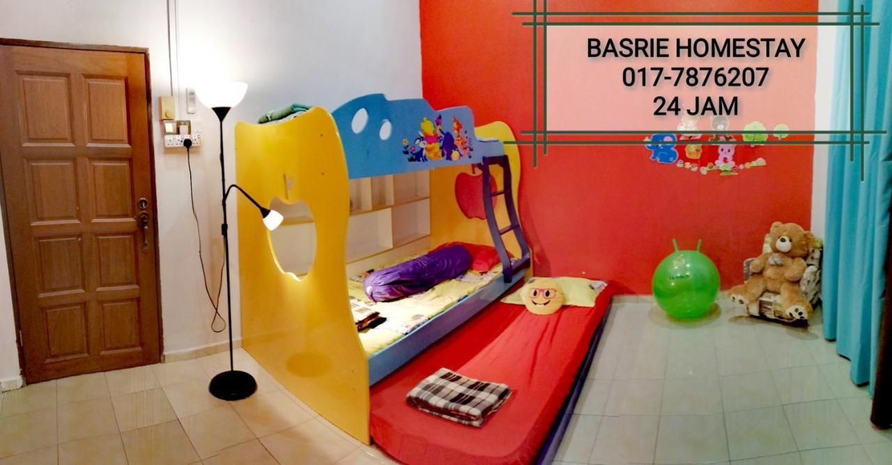 Basrie Villa "Mslim Only" - Mini Cinema , Private Pool , Wi-Fi , Netflix Muar Eksteriør bilde