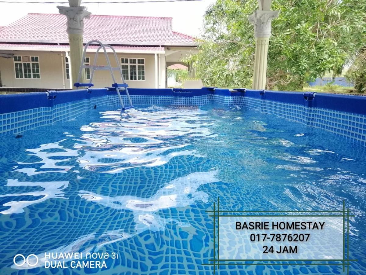 Basrie Villa "Mslim Only" - Mini Cinema , Private Pool , Wi-Fi , Netflix Muar Eksteriør bilde