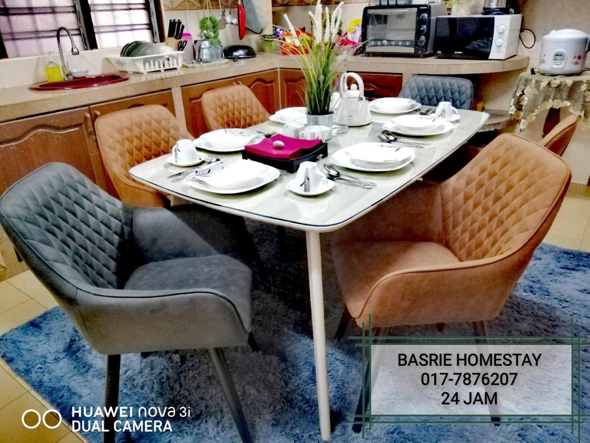 Basrie Villa "Mslim Only" - Mini Cinema , Private Pool , Wi-Fi , Netflix Muar Eksteriør bilde