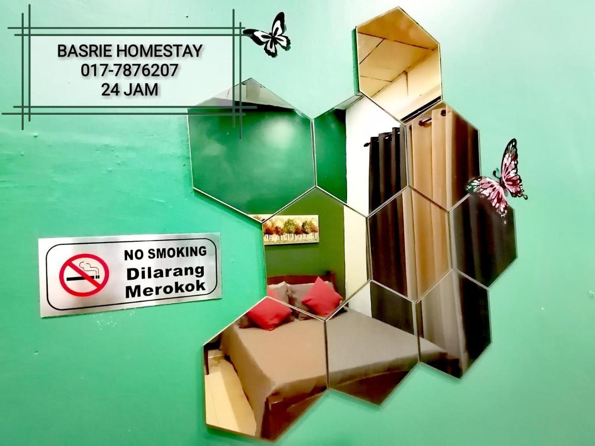 Basrie Villa "Mslim Only" - Mini Cinema , Private Pool , Wi-Fi , Netflix Muar Eksteriør bilde