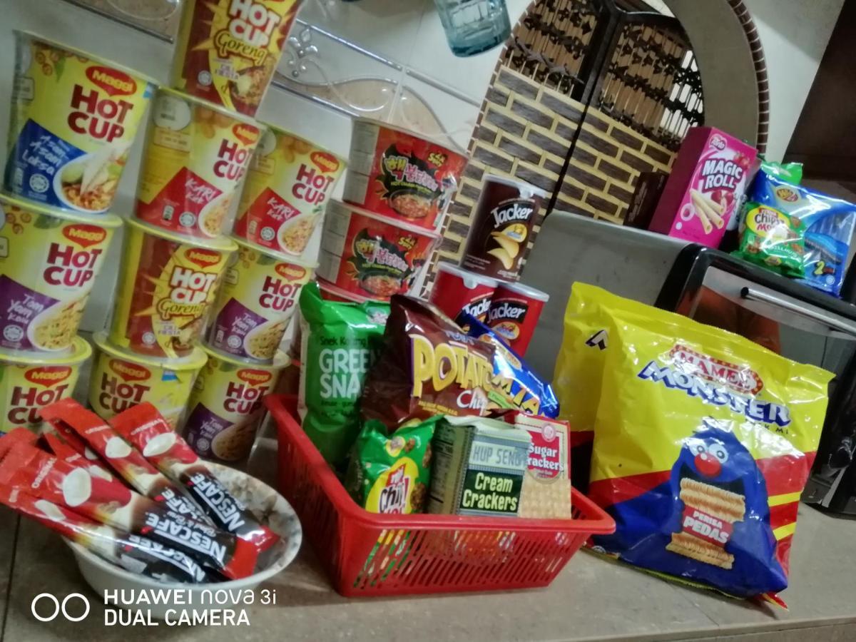 Basrie Villa "Mslim Only" - Mini Cinema , Private Pool , Wi-Fi , Netflix Muar Eksteriør bilde